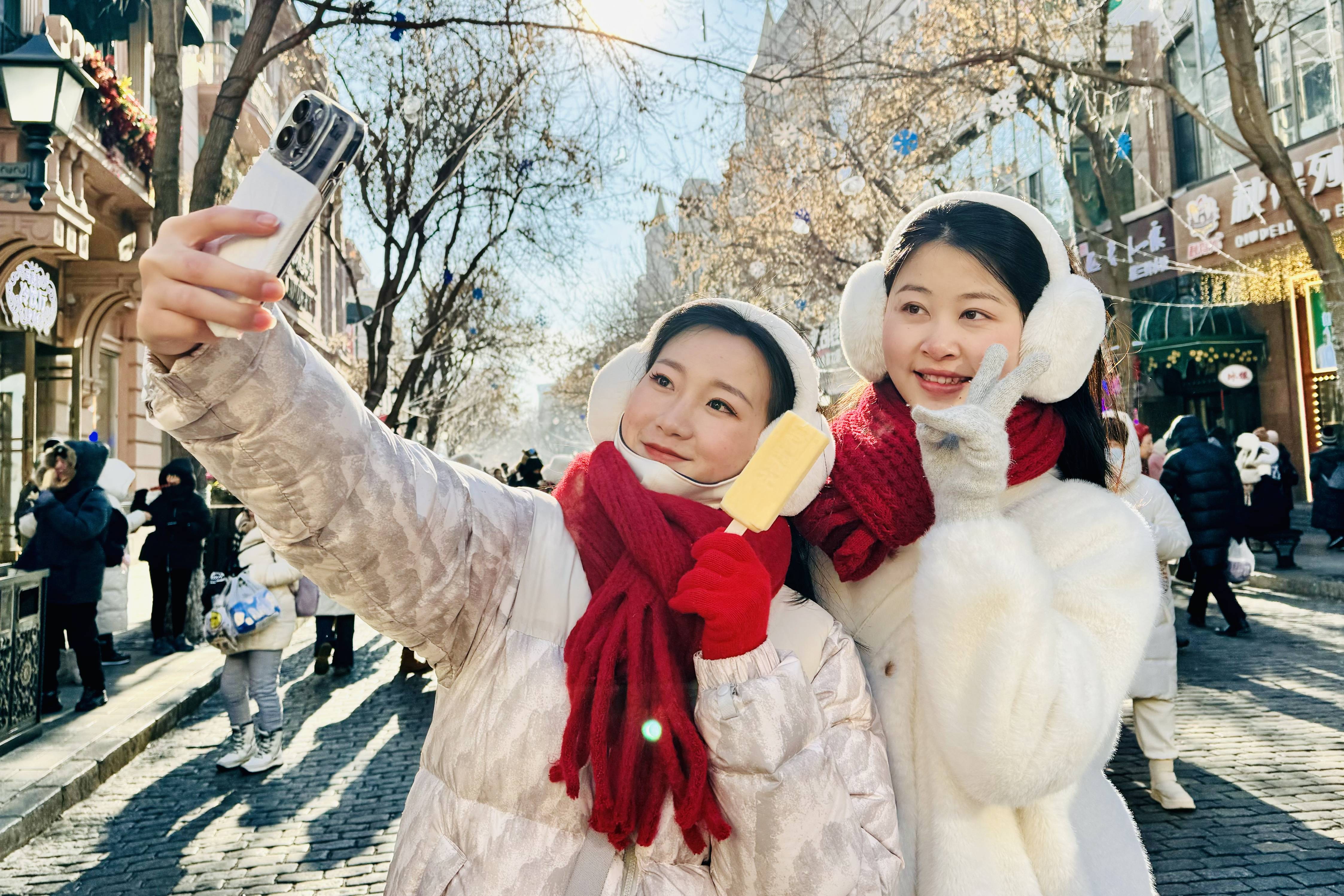 文旅新探｜哈尔滨中央博业体育平台大街：漫步时光“繁花”绽放咖啡博业体育app(图2)